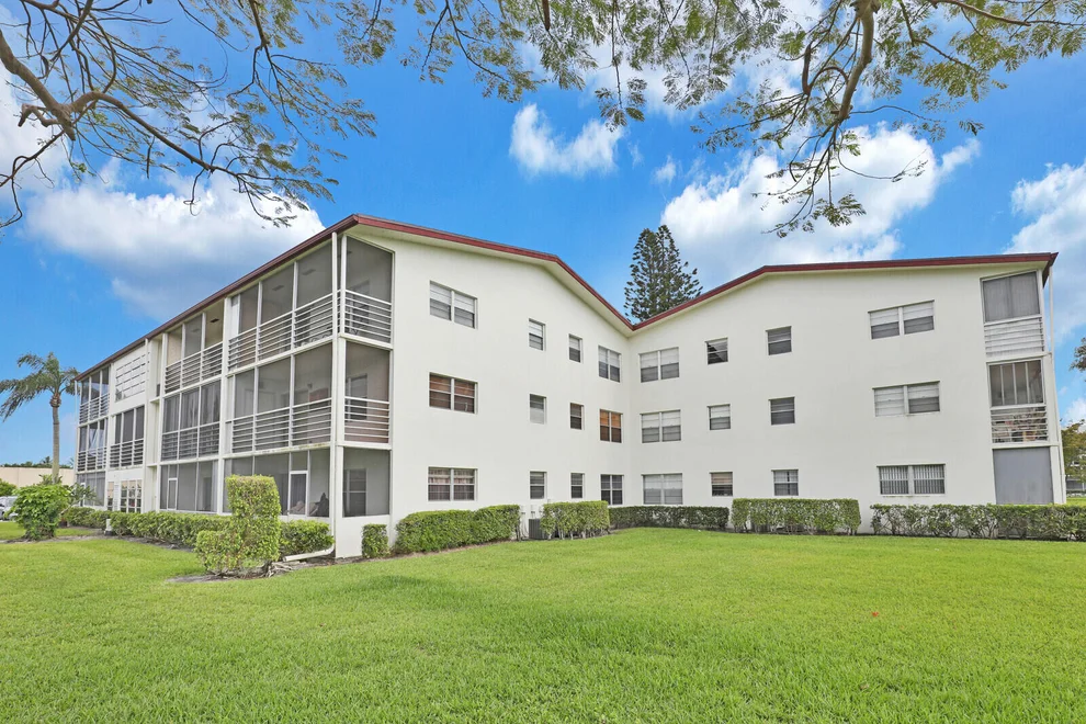 Unit for sale at 501 Fanshaw L, Boca Raton, FL 33434