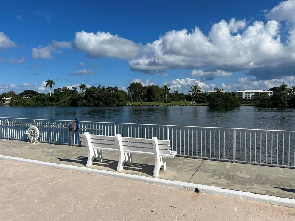 Unit for sale at 2552 S Federal Highway, Boynton Beach, FL 33435