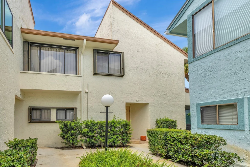 Unit for sale at 950 S Kanner Highway, Stuart, FL 34994