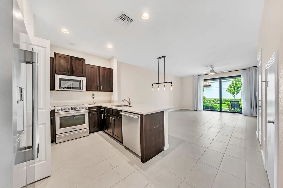 Unit for sale at 4208 N Dixie Highway, Oakland Park, FL 33334