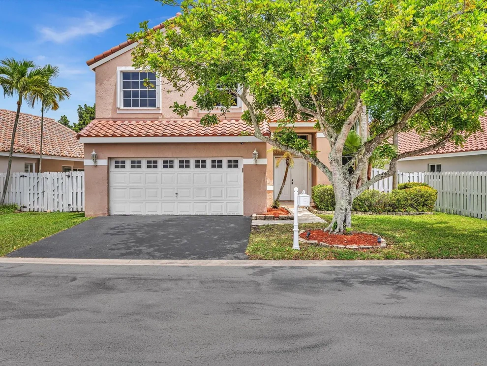 Unit for sale at 305 Somerset Way, Weston, FL 33326