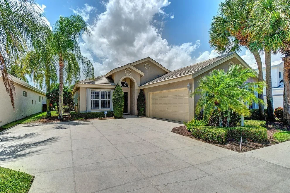 Unit for sale at 700 Clearbrook Park Circle, Delray Beach, FL 33445