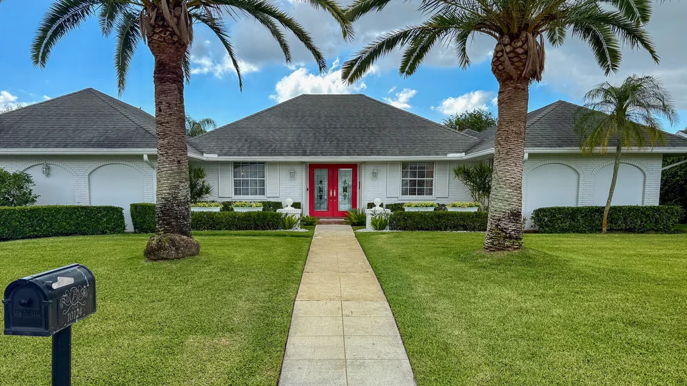 Unit for sale at 10124 Seagrape Way, Palm Beach Gardens, FL 33418