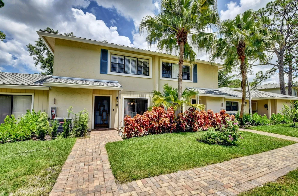 Unit for sale at 4 Westgate Lane, Boynton Beach, FL 33436