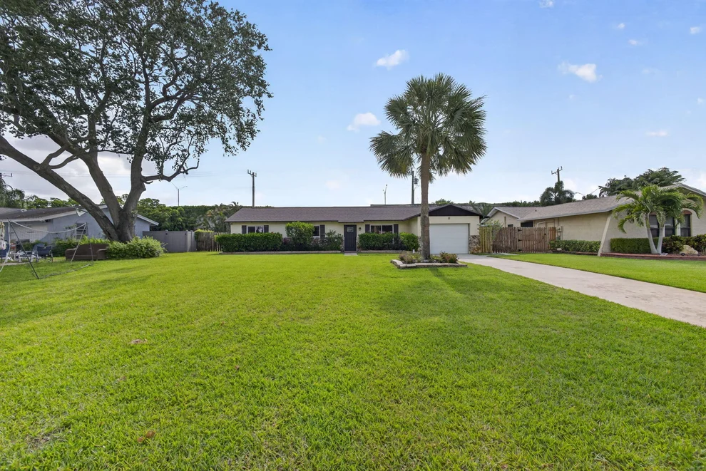 Unit for sale at 9820 Jonquil Circle N, Palm Beach Gardens, FL 33410