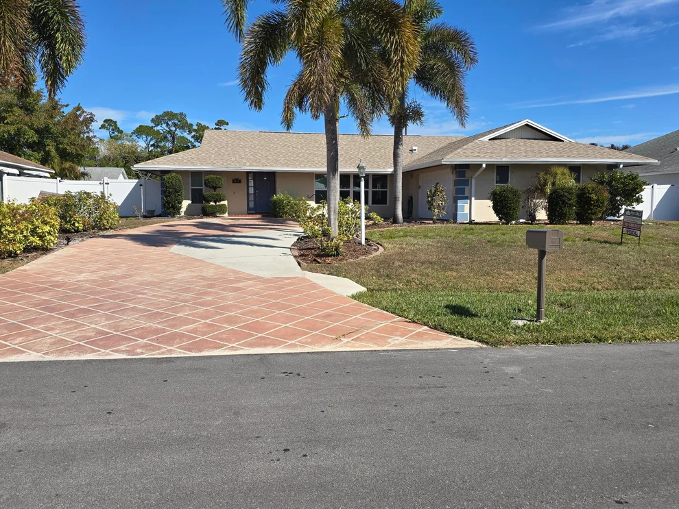 Unit for sale at 1011 SE Spinnaker Avenue, Port St Lucie, FL 34983