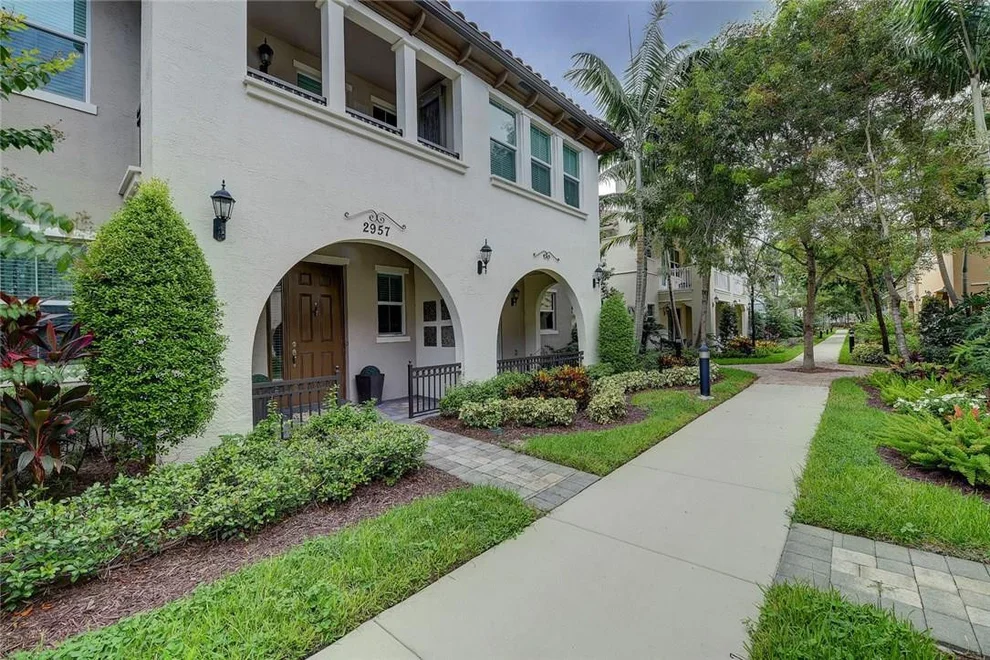 Unit for sale at 2957 St Thomas Drive, Hollywood, FL 33024