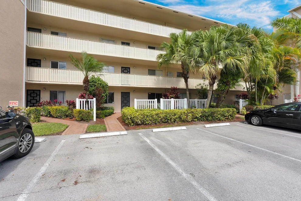 Unit for sale at 7185 Huntington Lane, Delray Beach, FL 33446