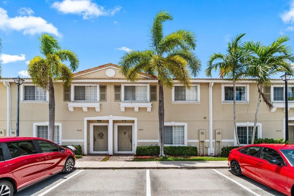 Unit for sale at 5935 Glasgow Way, Tamarac, FL 33321