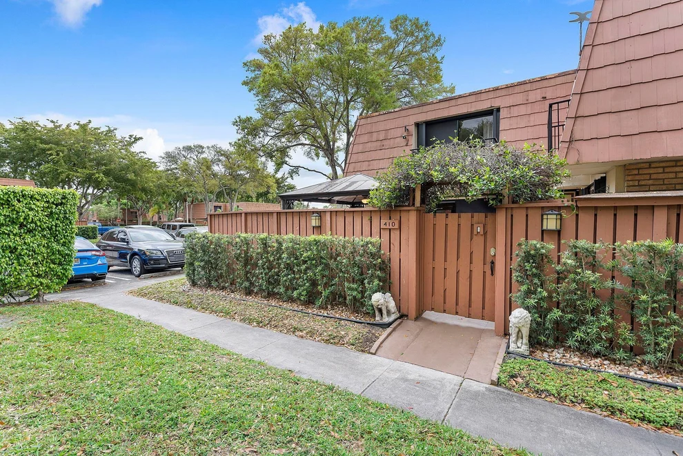 Unit for sale at 410 Buttonwood Lane, Boynton Beach, FL 33436