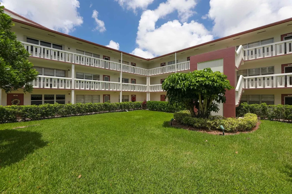 Unit for sale at 402 Fanshaw J, Boca Raton, FL 33434