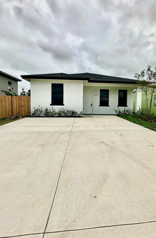 Unit for sale at 1437 W 31 Street, Riviera Beach, FL 33404