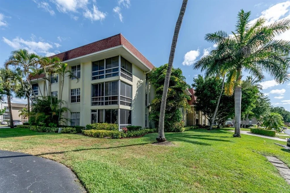 Unit for sale at 5520 Tamberlane Circle, Palm Beach Gardens, FL 33418