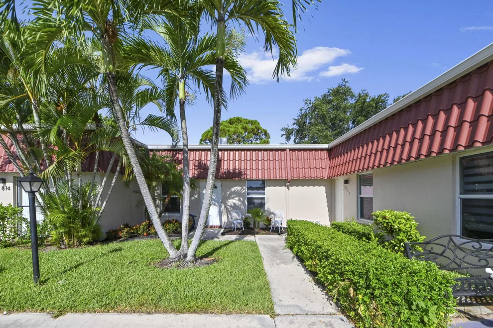 Unit for sale at 812 Salem Lane, Lake Worth, FL 33467