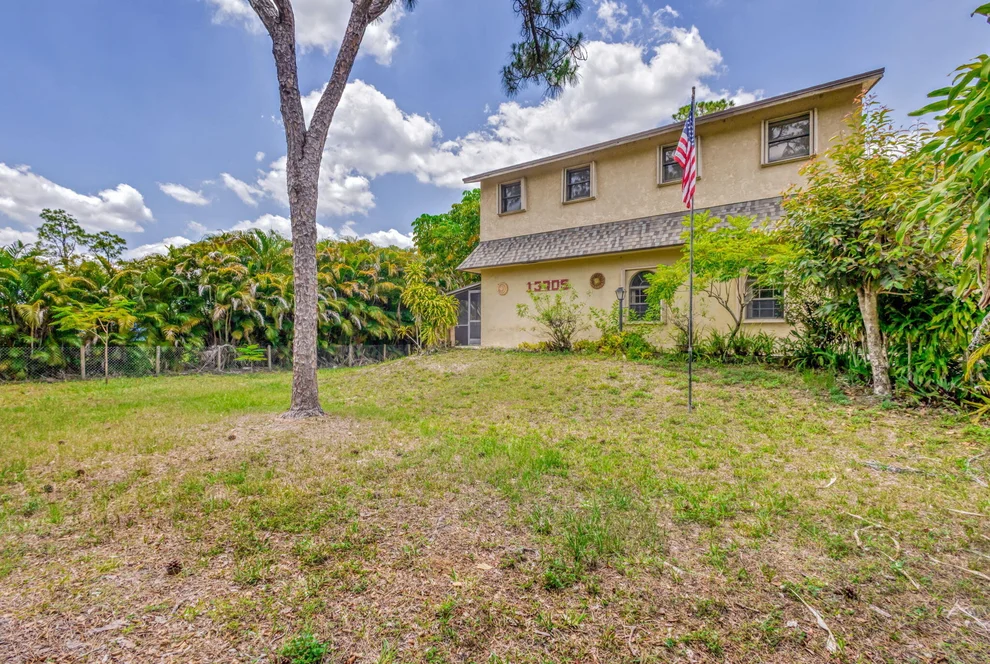 Unit for sale at 13705 Persimmon Boulevard, The Acreage, FL 33411