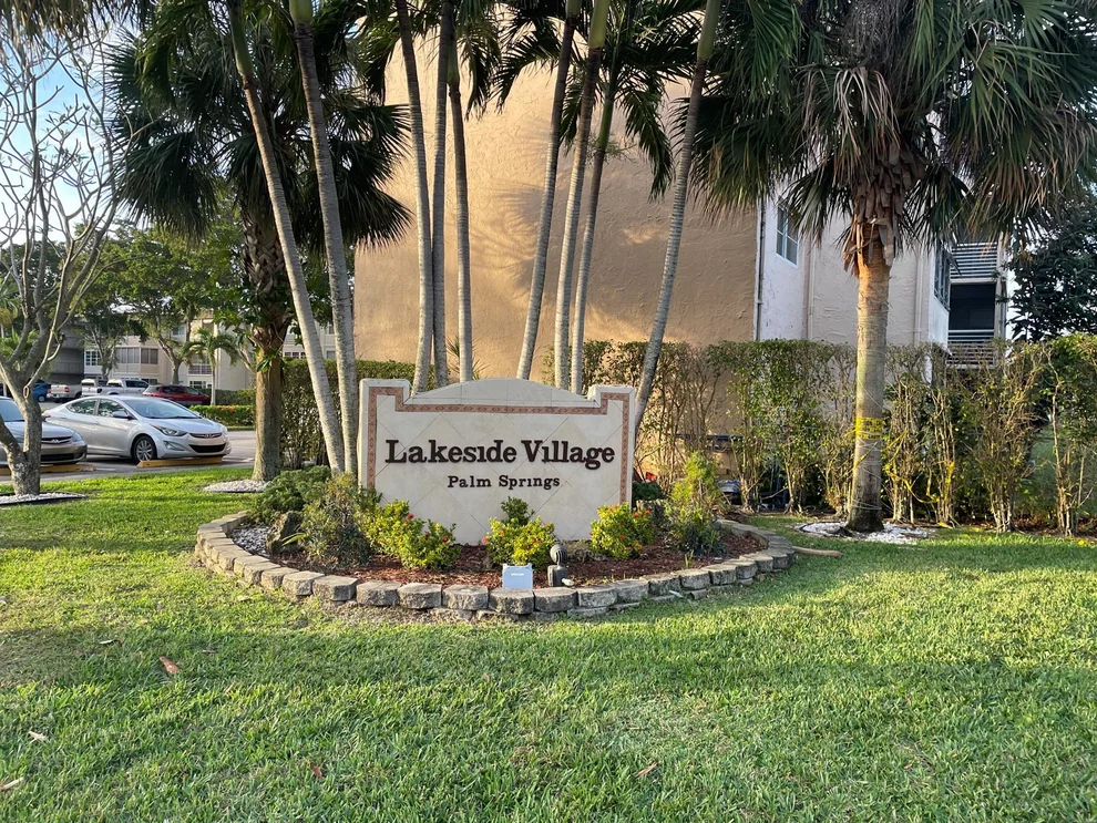 Unit for sale at 721 Lori Dr, Palm Springs, FL 33461