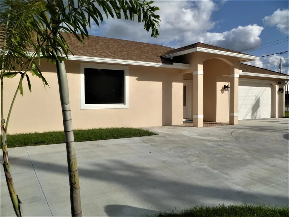 Unit for sale at 6976 Venetian Drive, Lantana, FL 33462