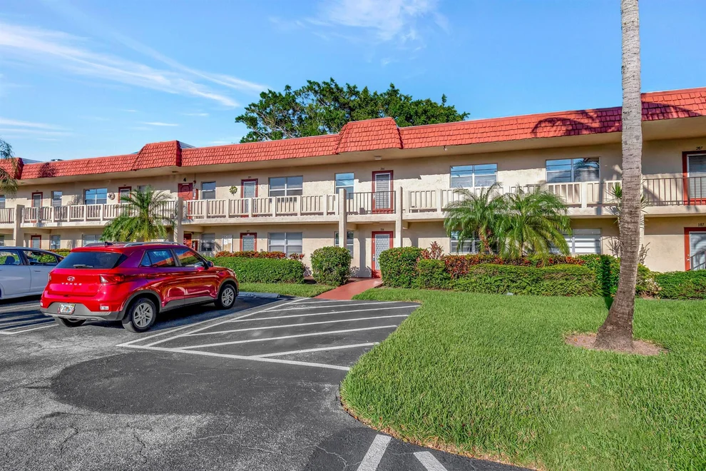 Unit for sale at 4 Abbey Lane, Delray Beach, FL 33446
