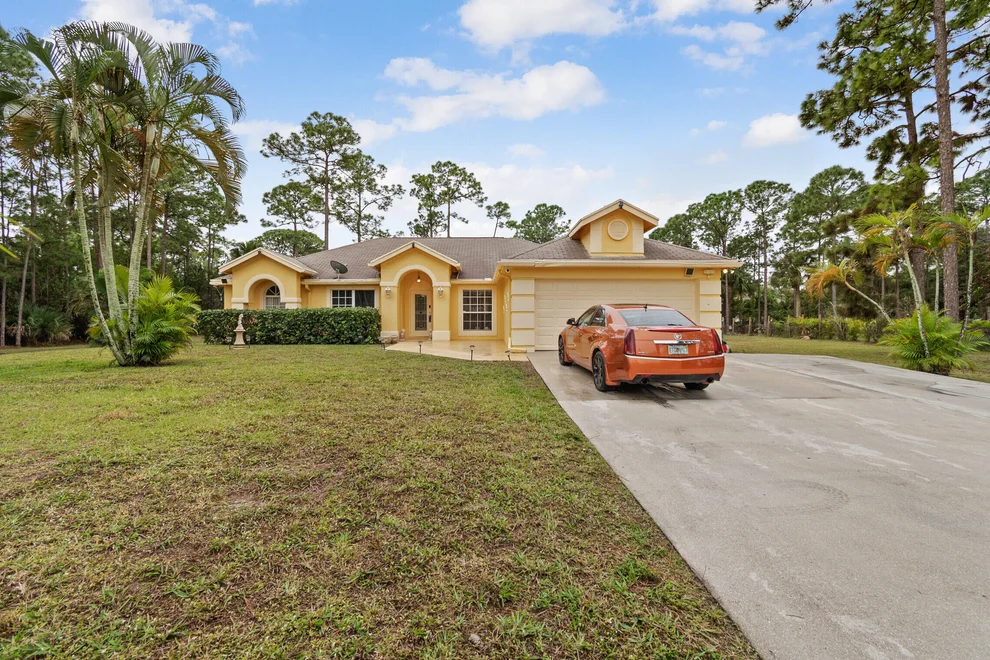 Unit for sale at 17270 89th Place N, The Acreage, FL 33470