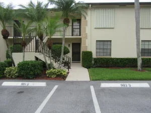 Unit for sale at 901 Pinecrest Circle, Jupiter, FL 33458