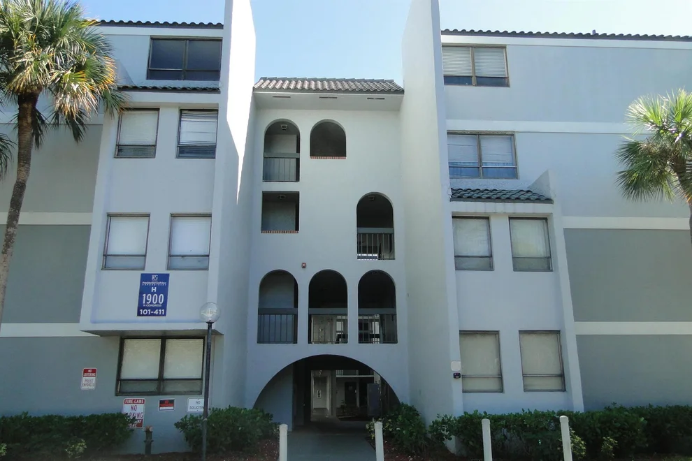 Unit for sale at 1900 N Congress Avenue, West Palm Beach, FL 33401