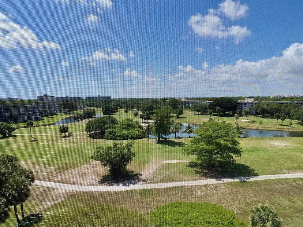 Unit for sale at 3520 Oaks Way, Pompano Beach, FL 33069