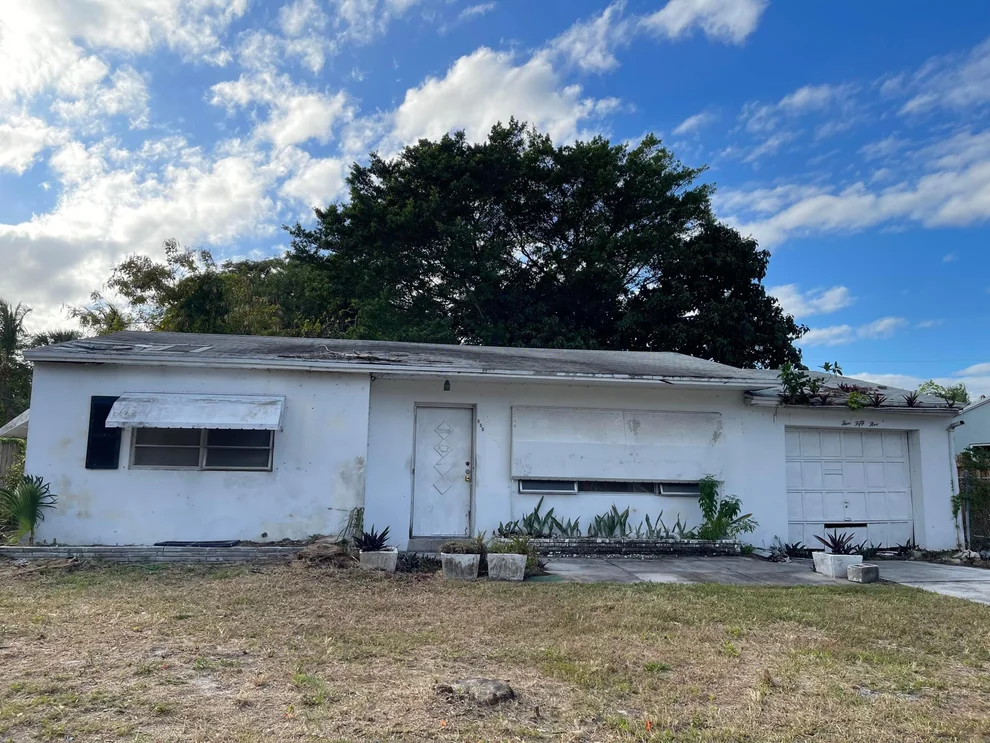 Unit for sale at 555 NW 2nd Avenue, Boca Raton, FL 33432