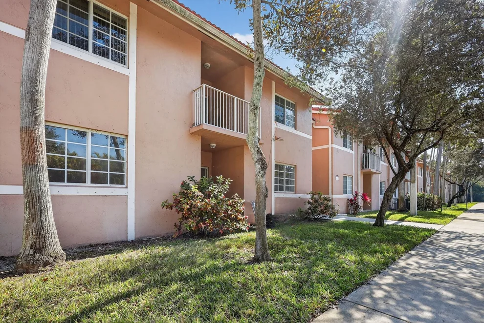Unit for sale at 3261 Sabal Palm Manor, Davie, FL 33024