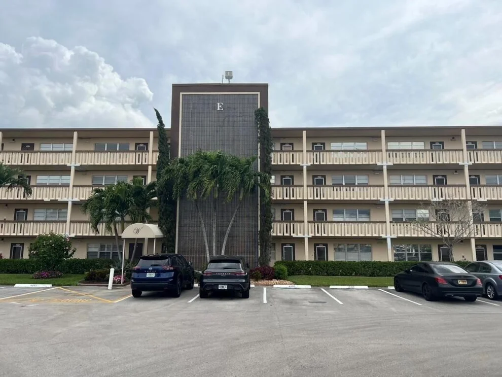 Unit for sale at 2094 Wolverton E, Boca Raton, FL 33434