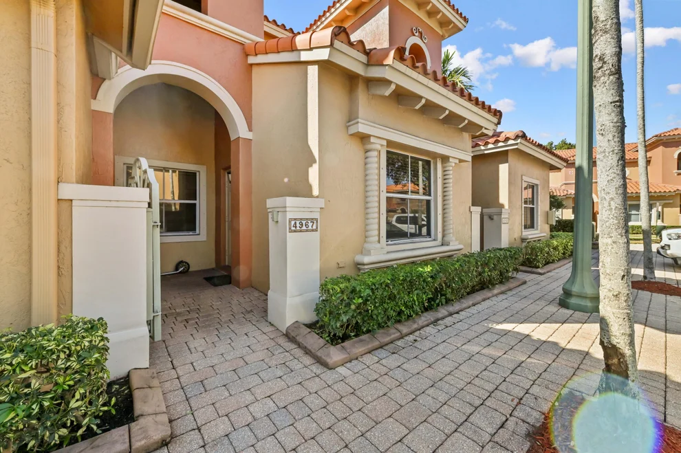 Unit for sale at 4967 Tradewinds Terrace, Fort Lauderdale, FL 33312