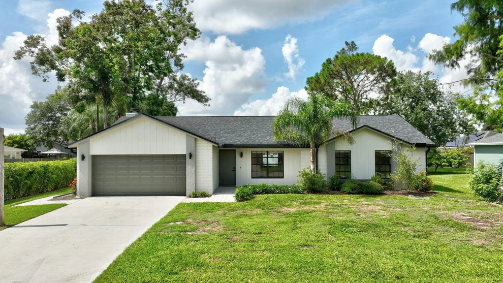 Unit for sale at 208 SW Langfield Avenue, Port St Lucie, FL 34984