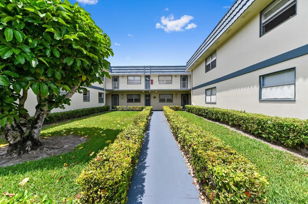 Unit for sale at 221 Brittany E, Delray Beach, FL 33446