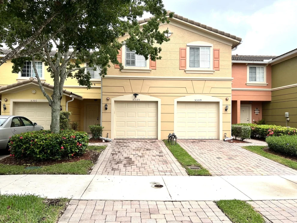 Unit for sale at 5305 SE Jennings Lane, Stuart, FL 34997