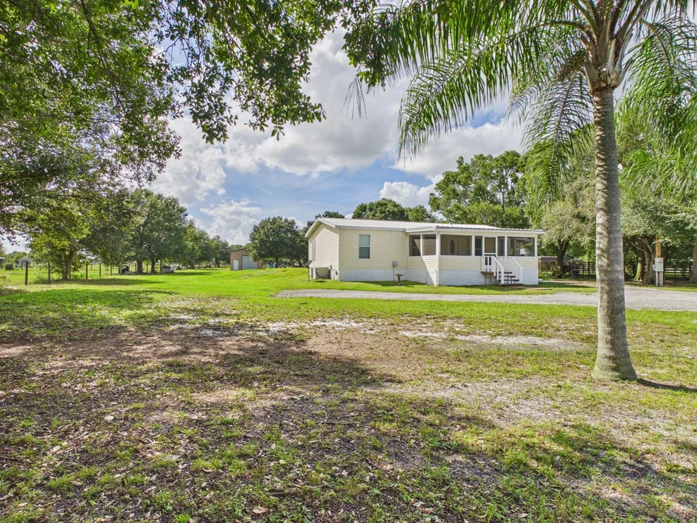 Unit for sale at 969 NE 101ST Avenue, Okeechobee, FL 34974