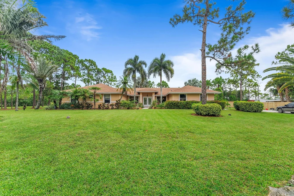 Unit for sale at 14465 86th Road N, The Acreage, FL 33470