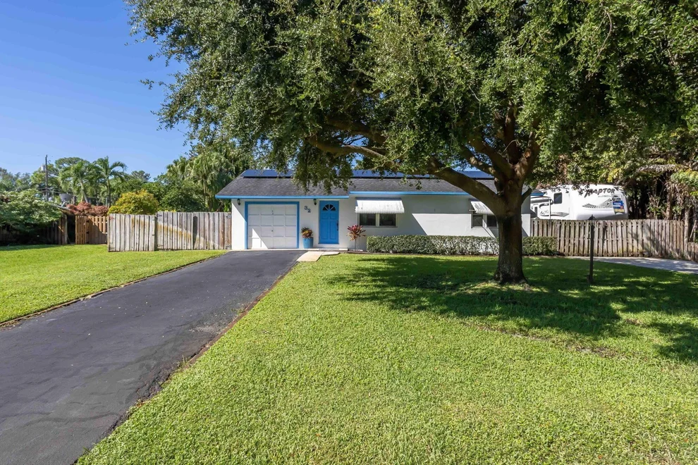 Unit for sale at 32 Dayton Road, Lake Worth, FL 33467