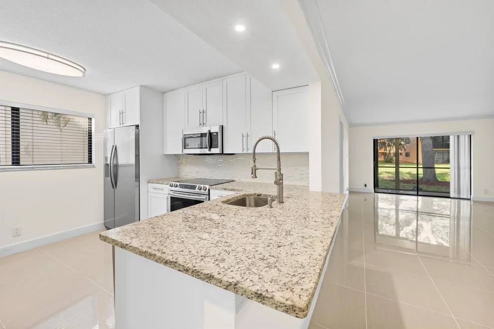 Unit for sale at 15450 Pembridge Avenue, Delray Beach, FL 33484