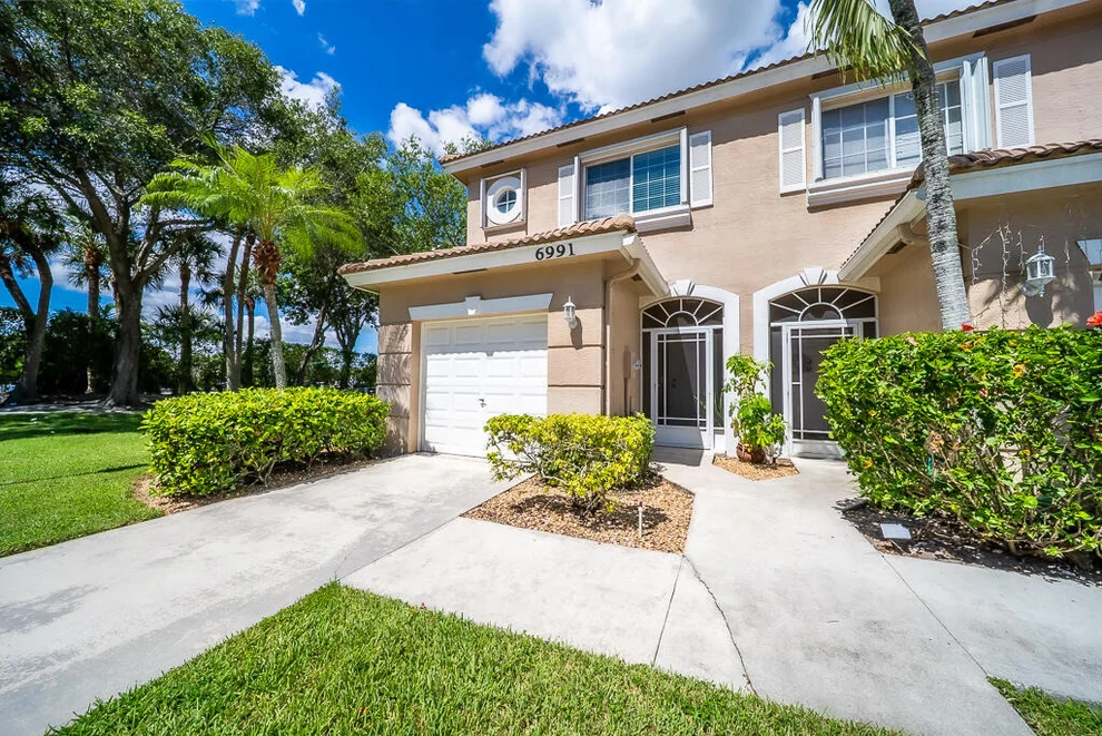 Unit for sale at 6991 Oak Bridge Lane, Lake Worth, FL 33467