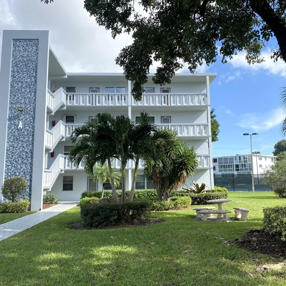 Unit for sale at 2018 Swansea A, Deerfield Beach, FL 33442