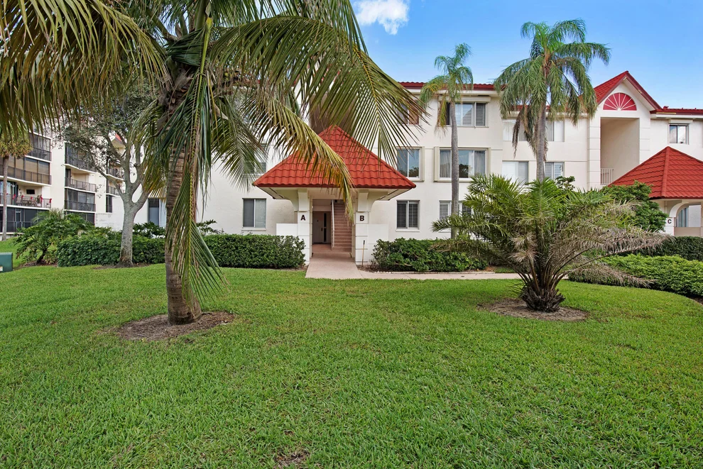 Unit for sale at 102 Half Moon Circle, Hypoluxo, FL 33462