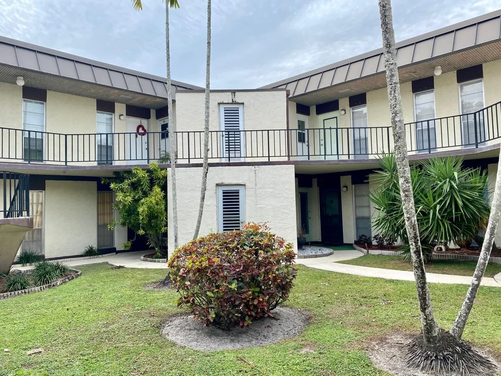 Unit for sale at 2 Greenway N, Royal Palm Beach, FL 33411