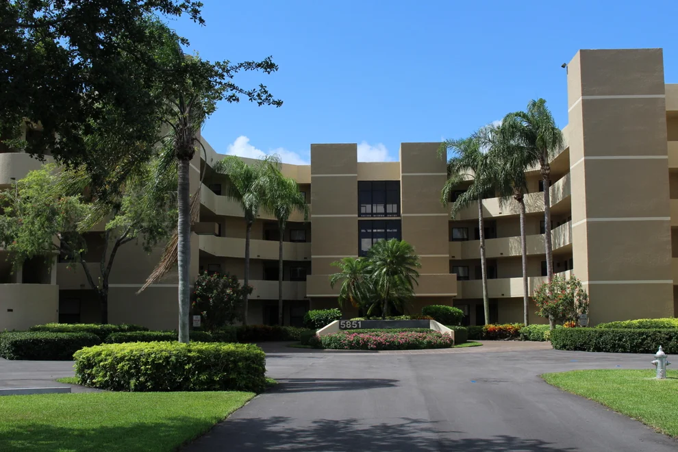 Unit for sale at 5851 Camino Del Sol, Boca Raton, FL 33433