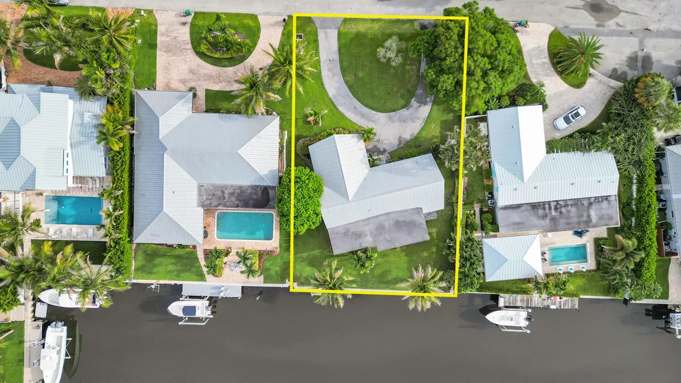 Unit for sale at 16 Country Club Circle, Tequesta, FL 33469