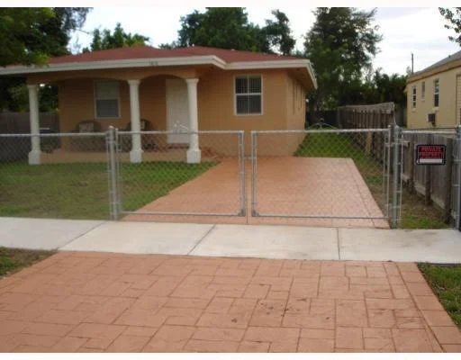 Unit for sale at 5816 Lincoln Street, Hollywood, FL 33021