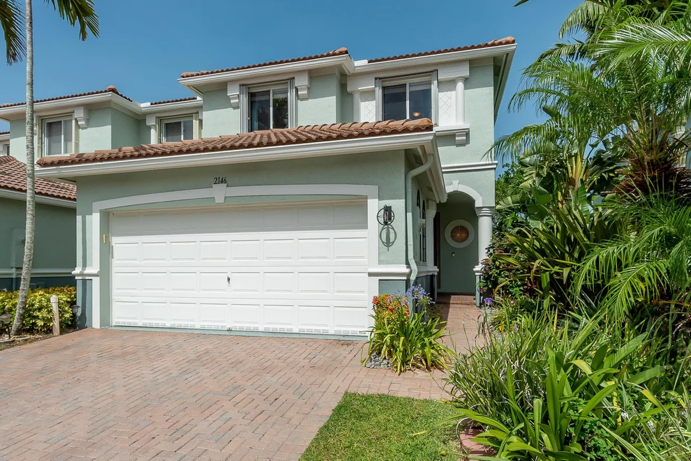 Unit for sale at 2146 Oakmont Drive, Riviera Beach, FL 33404