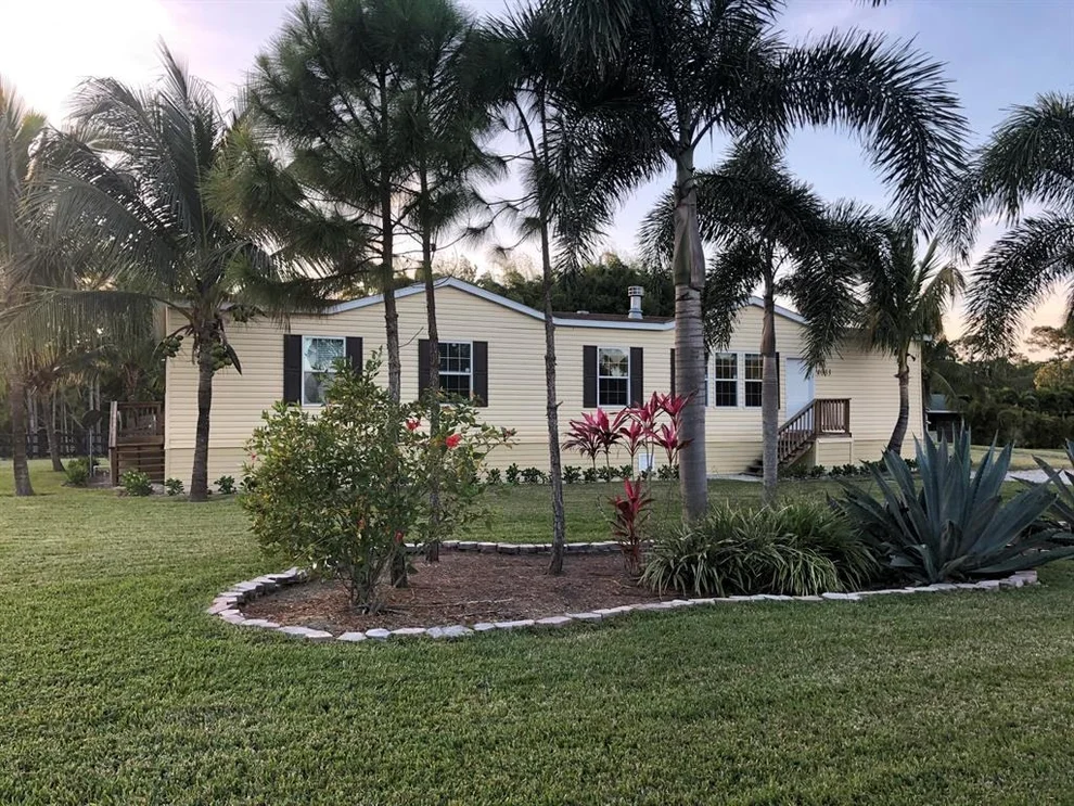 Unit for sale at 4033 N 180th Avenue N, The Acreage, FL 33470