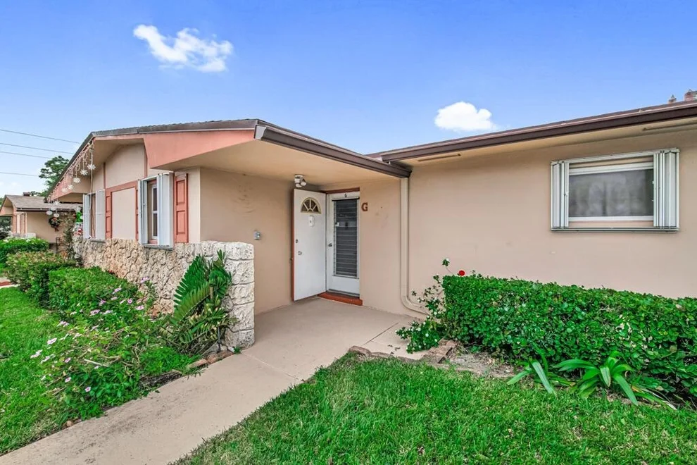 Unit for sale at 2985 Crosley Drive W, West Palm Beach, FL 33415