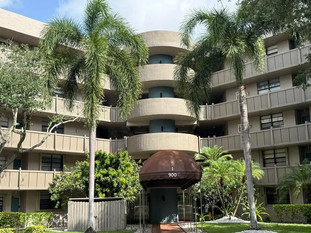 Unit for sale at 900 Colony Point Circle, Pembroke Pines, FL 33026
