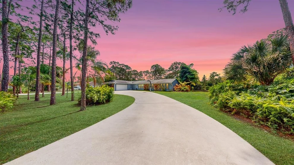 Unit for sale at 15326 Tangerine Boulevard, The Acreage, FL 33470
