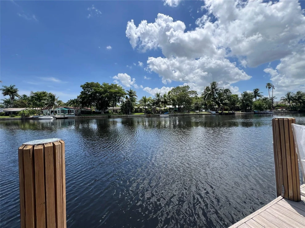 Unit for sale at 18 Middlesex Drive, Wilton Manors, FL 33305